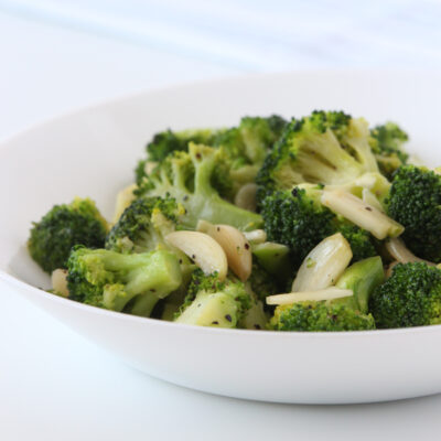 easy-garlic-broccoli-long-shot