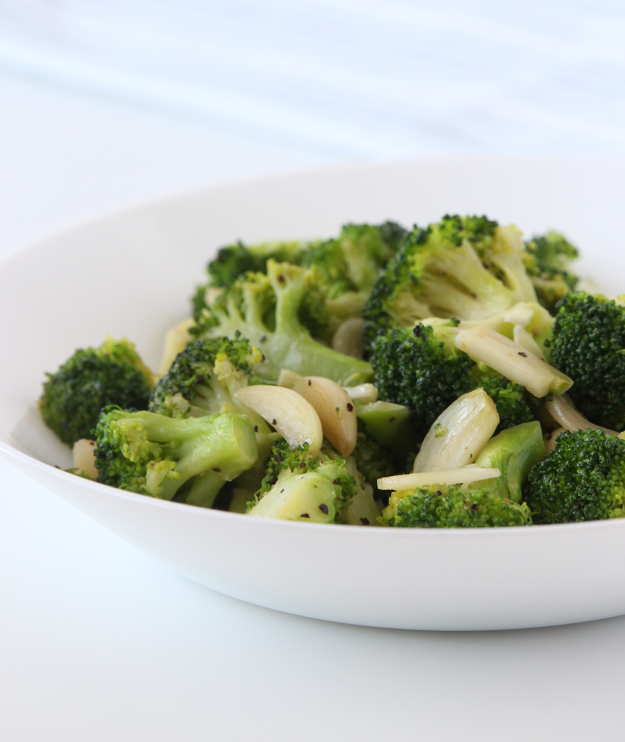 easy-garlic-broccoli-long-shot
