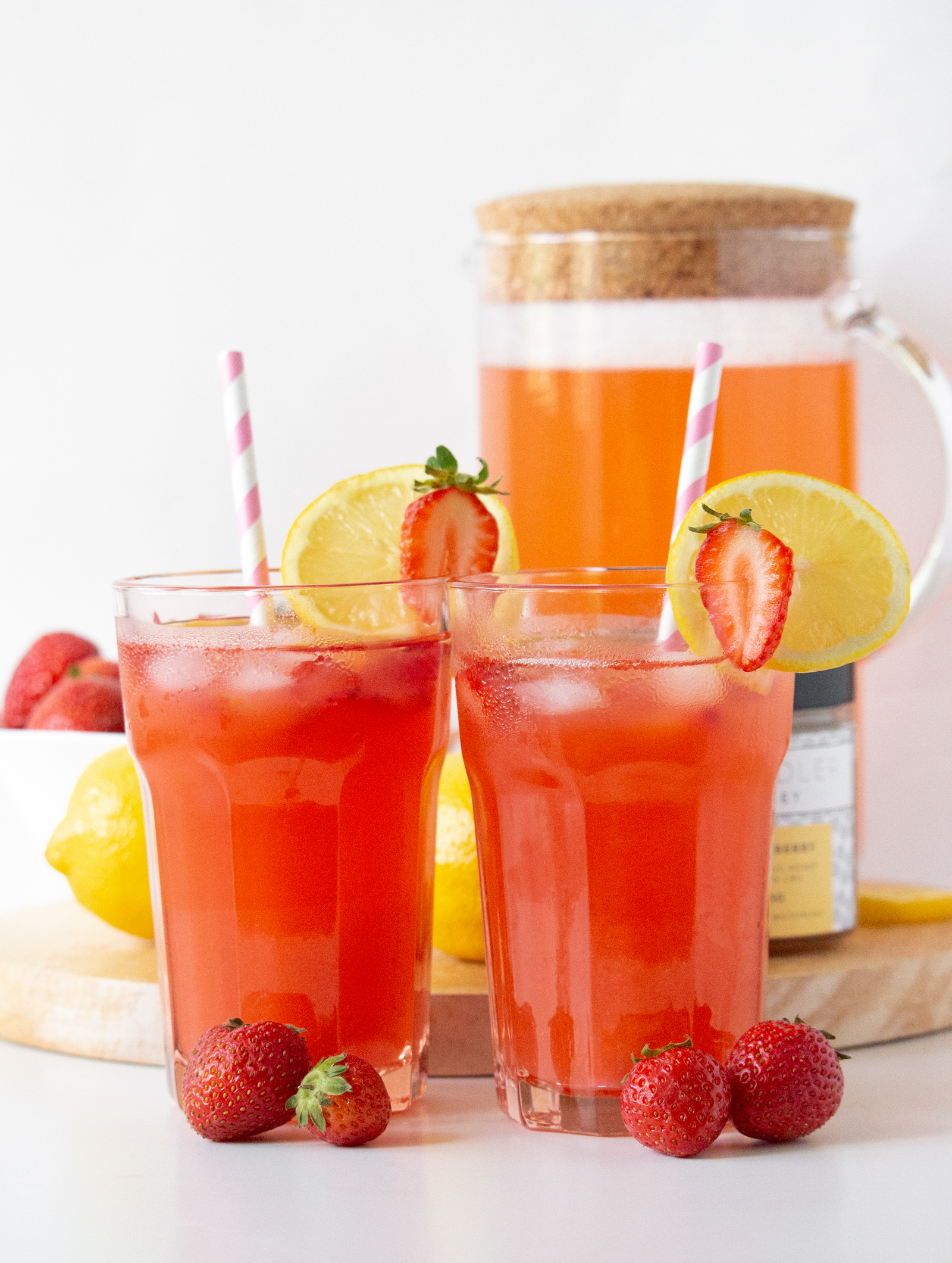 easy-strawberry-lemonade-closeup-two-glasses-ch-yuzuberry