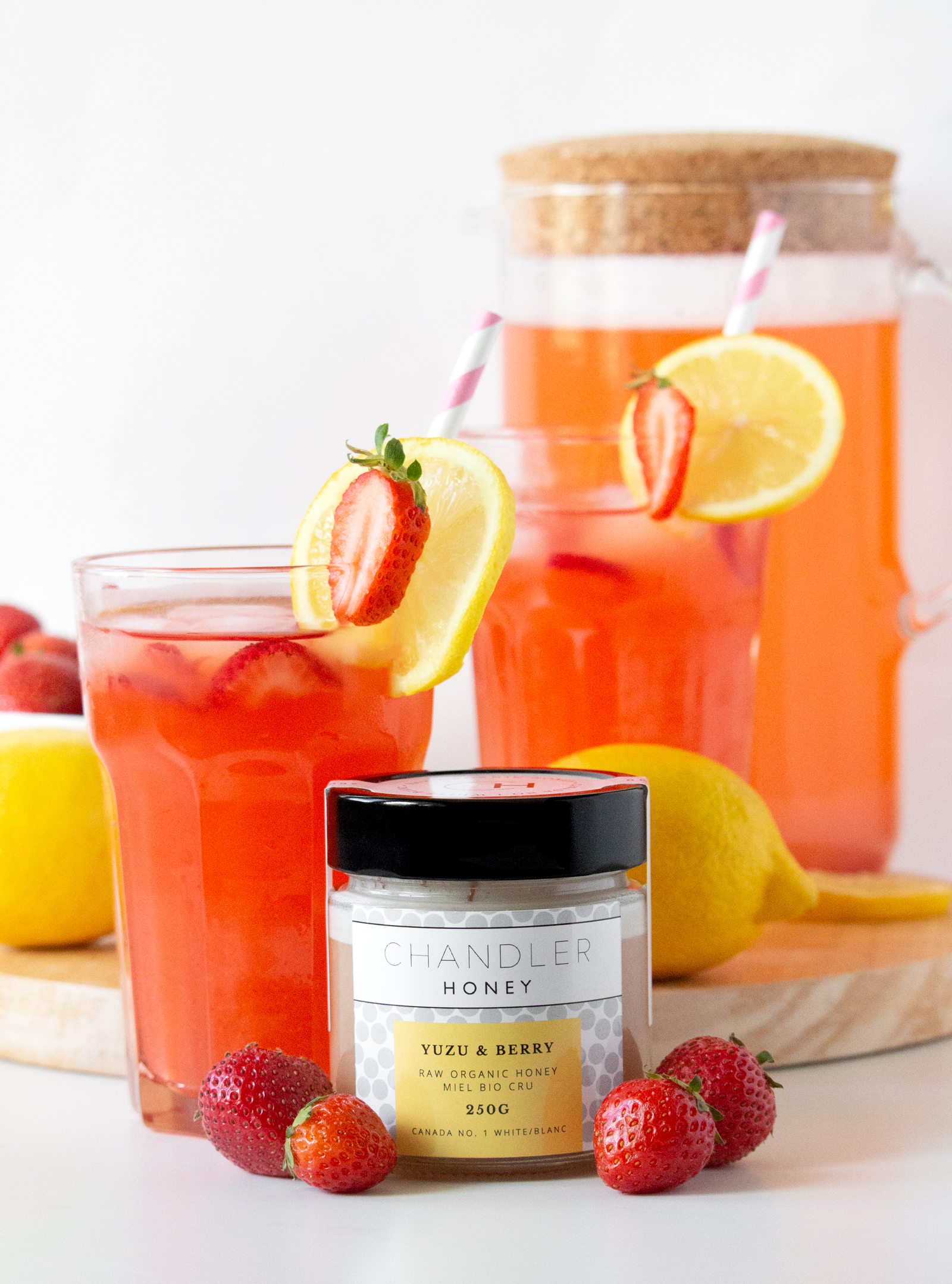 easy-strawberry-lemonade-main-jar-glasses-ch-yuzuberry