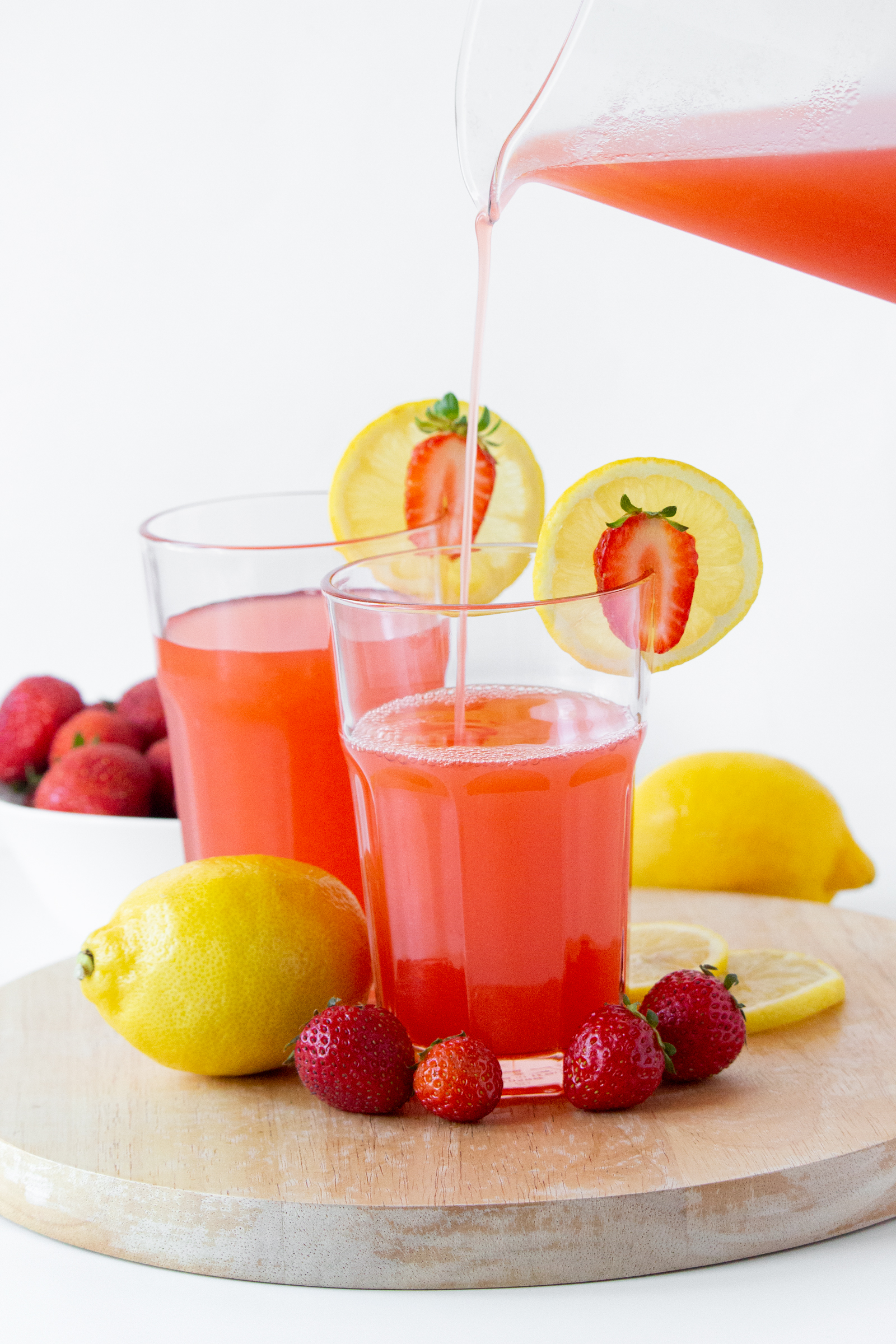 easy-strawberry-lemonade-pouring-into-glass-ch-yuzuberry