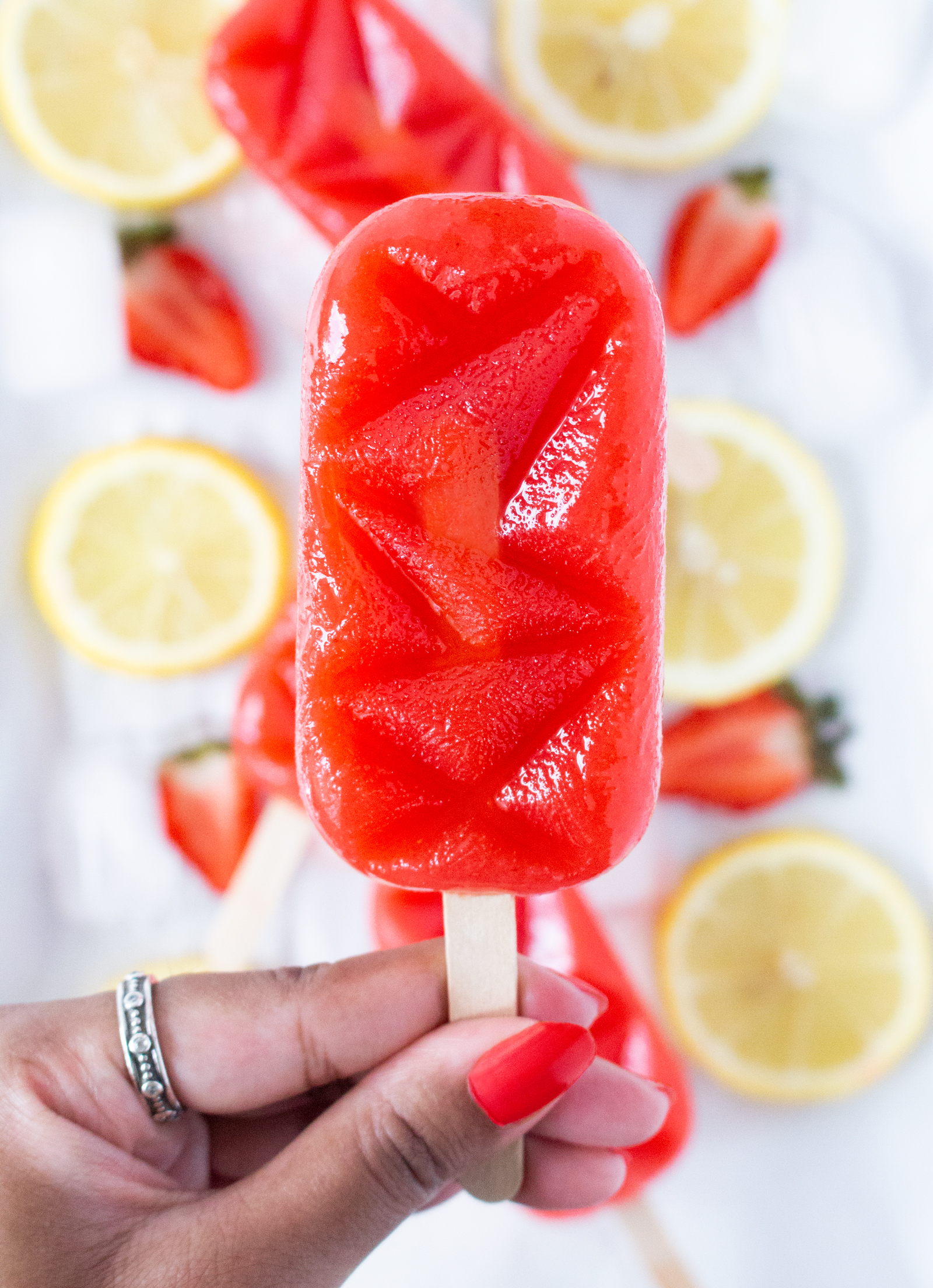 easy-strawberry-lemonade-popsicles-close-up-hand-ch-yuzuberry
