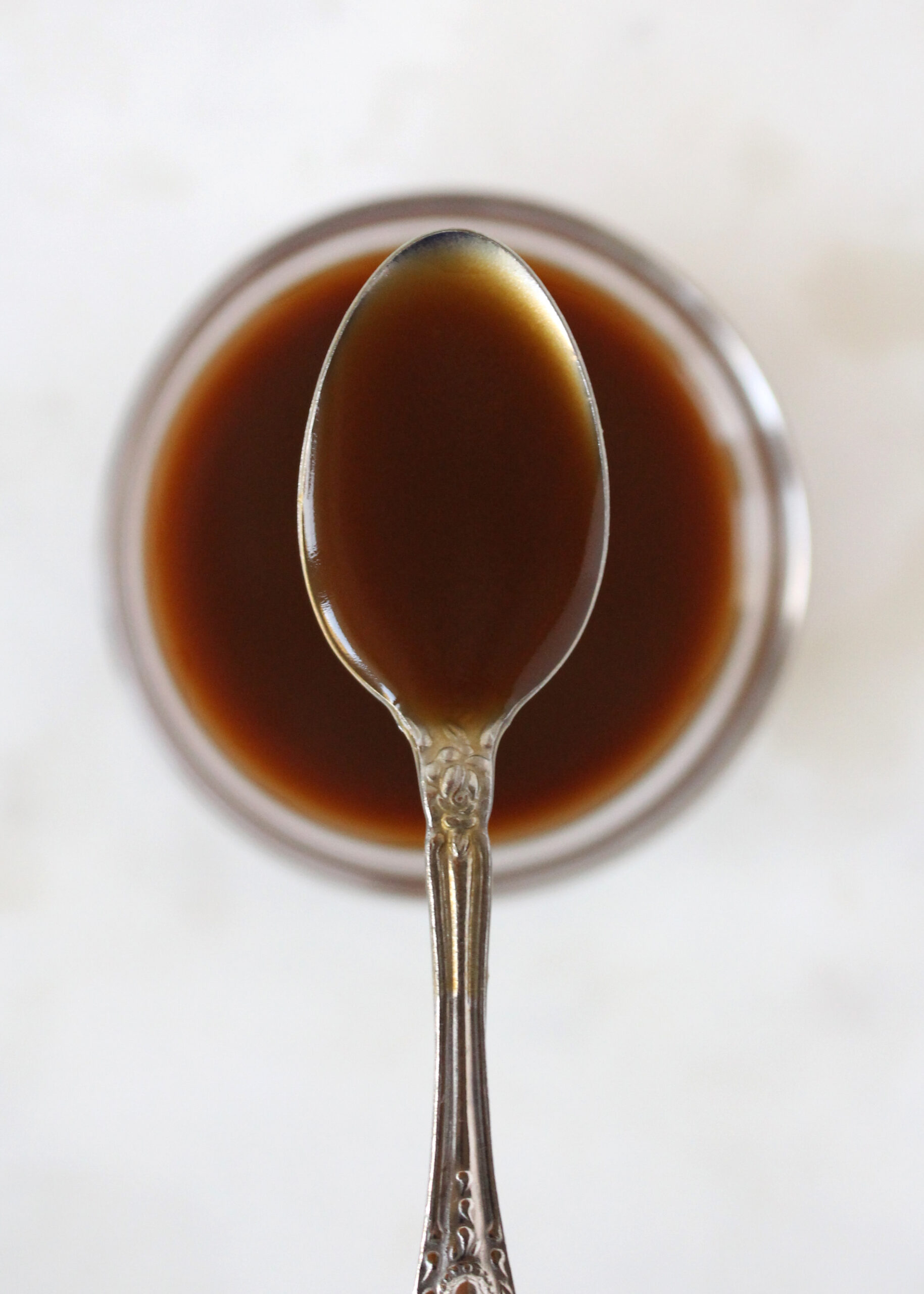 easy-vegan-caramel-sauce-close-up-spoon