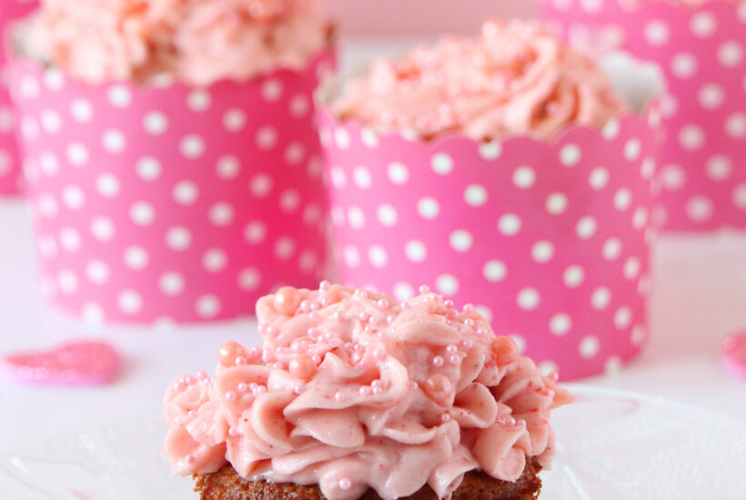 vanilla-strawberry-cupcakes-closeup-cupcake-main