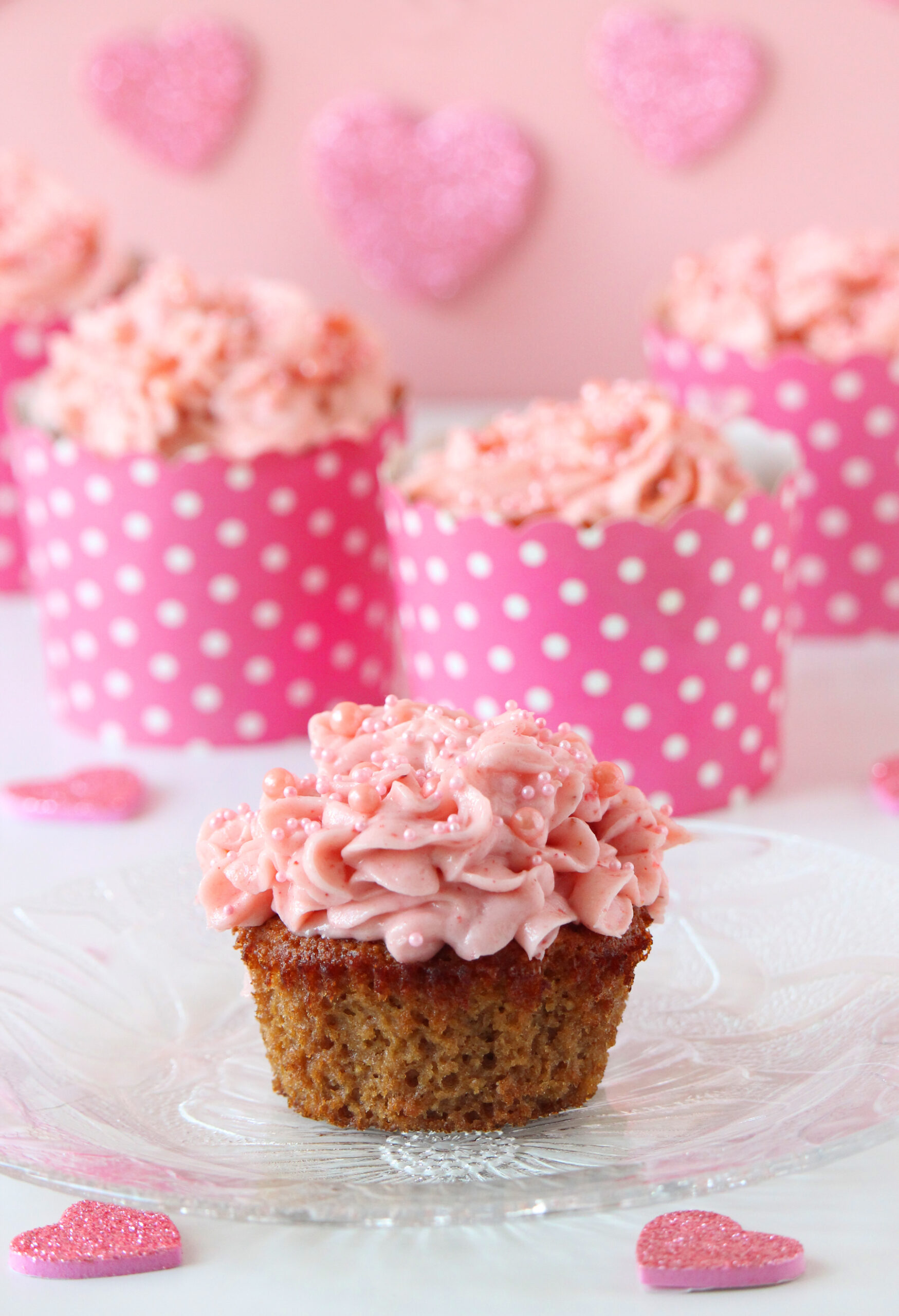 vanilla-strawberry-cupcakes-closeup-cupcake-main